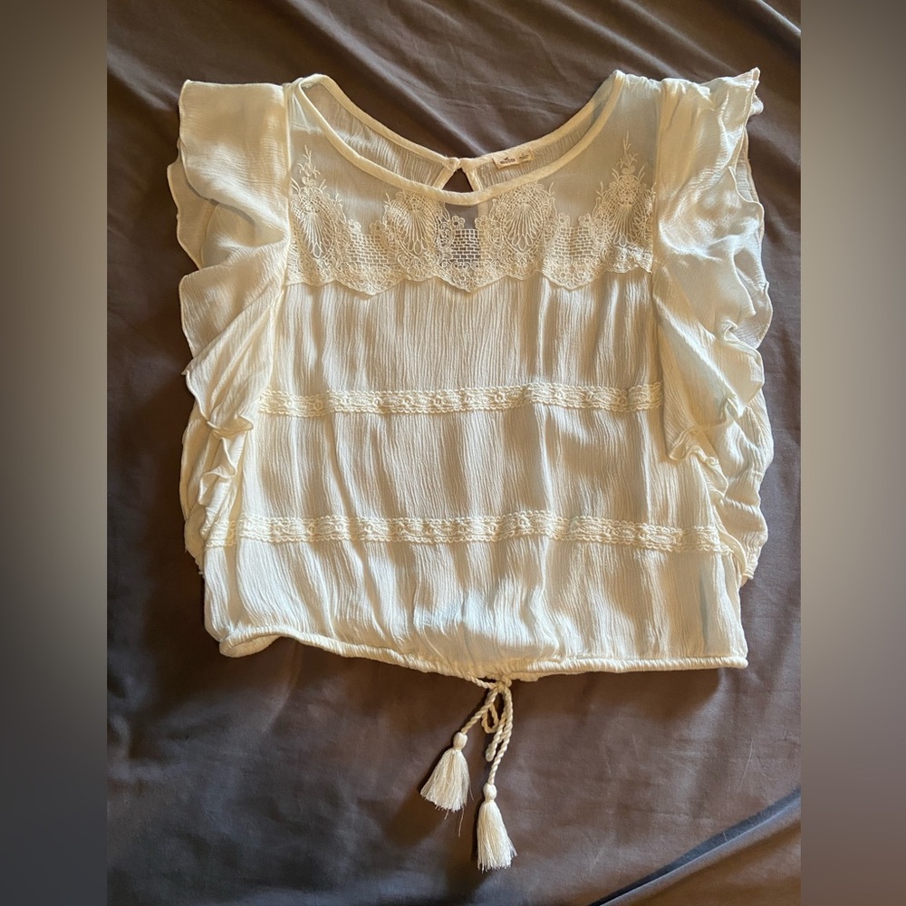 Hollister flutter sleeve crop top. Lace detailing, tie waist. Worn once, small.